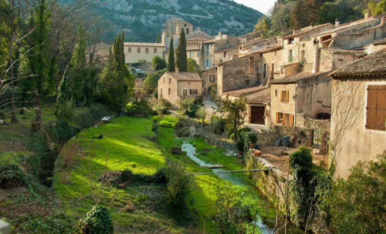 saint guilhem le desert - viatge en grup a occitània - centre europeu