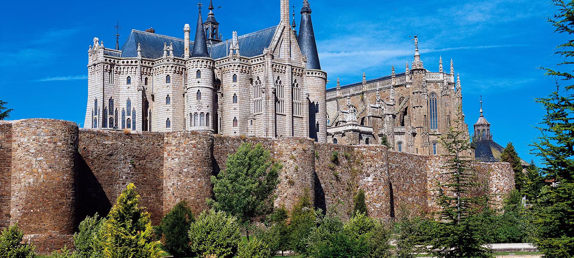 Viatge Cultural a León i Astorga pels 100 anys de Gaudí - Centre Europeu